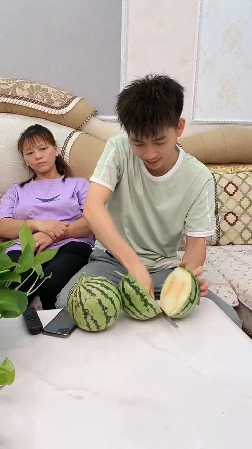 梦见给妈妈吃瓜,给妈妈吃瓜的温馨回忆